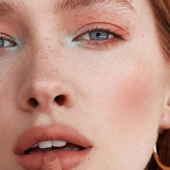 SHEGLAM ✦ Peachy 3D Pro Face Palette ✦ Smudge-Proof Vegan Long-Lasting Highlight - Picture 4 of 9